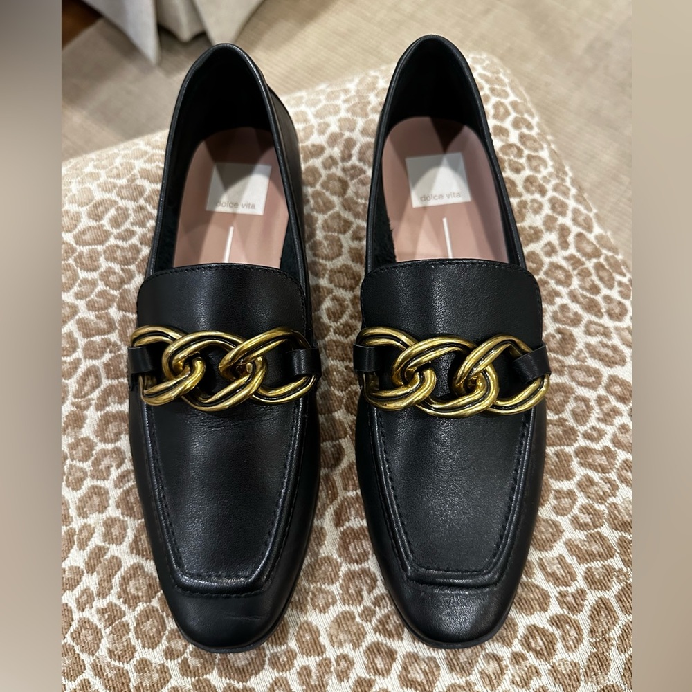 Dolce Vita Crys Black Leather Loafer - gold chain detail EUC - Like New- size 8